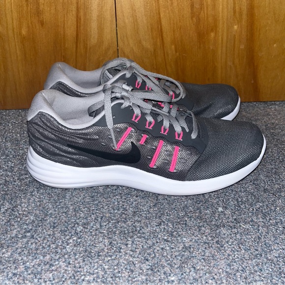 Nike Shoes - Women’s Nike Gray, White and Pink Sneakers. Size 7.5. NWOT.
